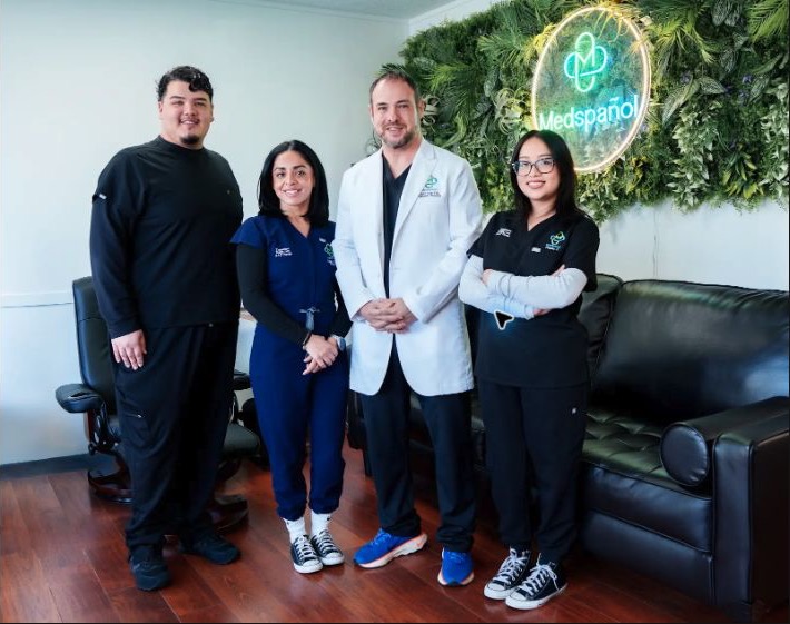 The MedSpañol clinic team